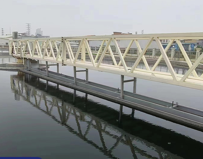 桁车式刮泥机_平流沉淀池往复式全自动桁车刮泥机厂家